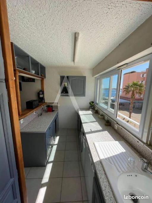 Joli Appartement Avec Grande Et Belle Terrasse, Au Pied De La Plage Du Grazel! Gruissan Exterior foto